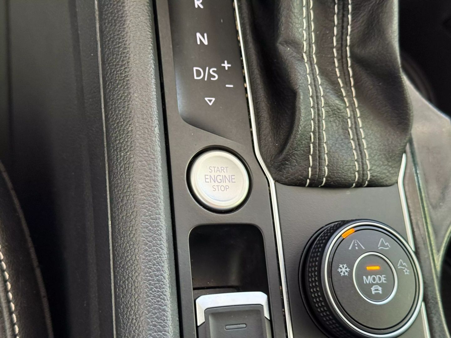 2021 Volkswagen Atlas - Image 34