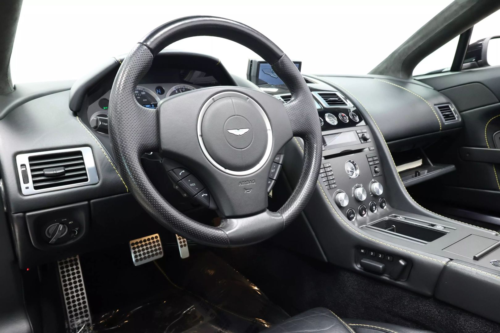 2008 Aston Martin Vantage - Image 2
