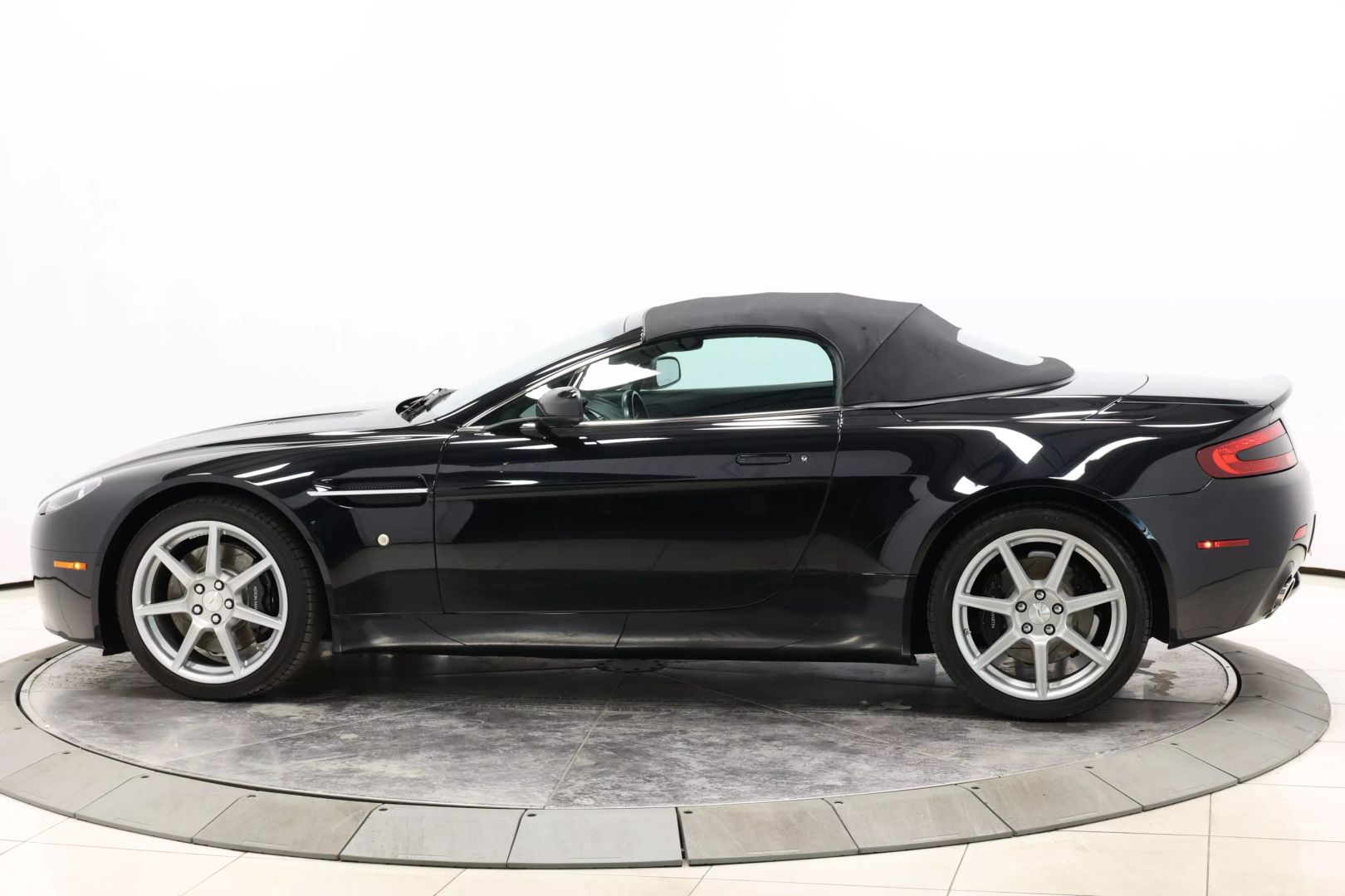 2008 Aston Martin Vantage - Image 91