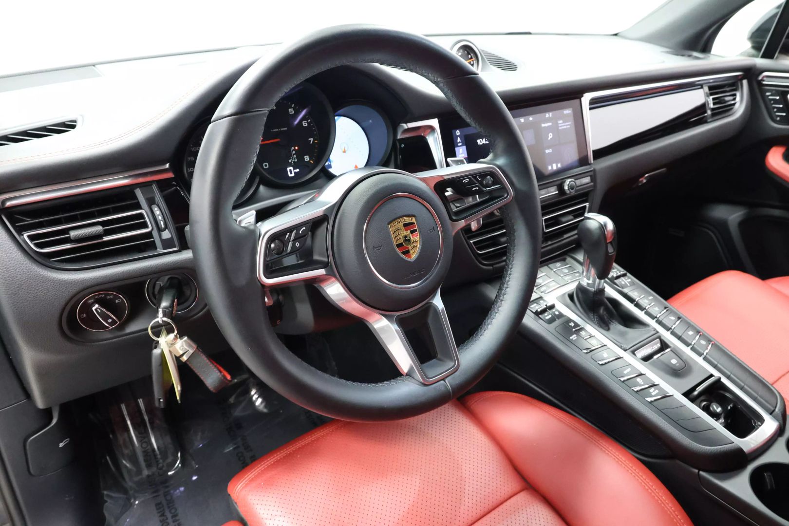 2021 Porsche Macan - Image 2