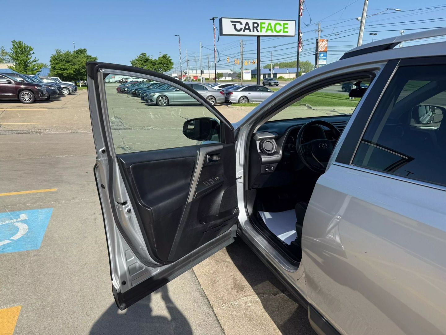 2016 Toyota Rav4 - Image 18