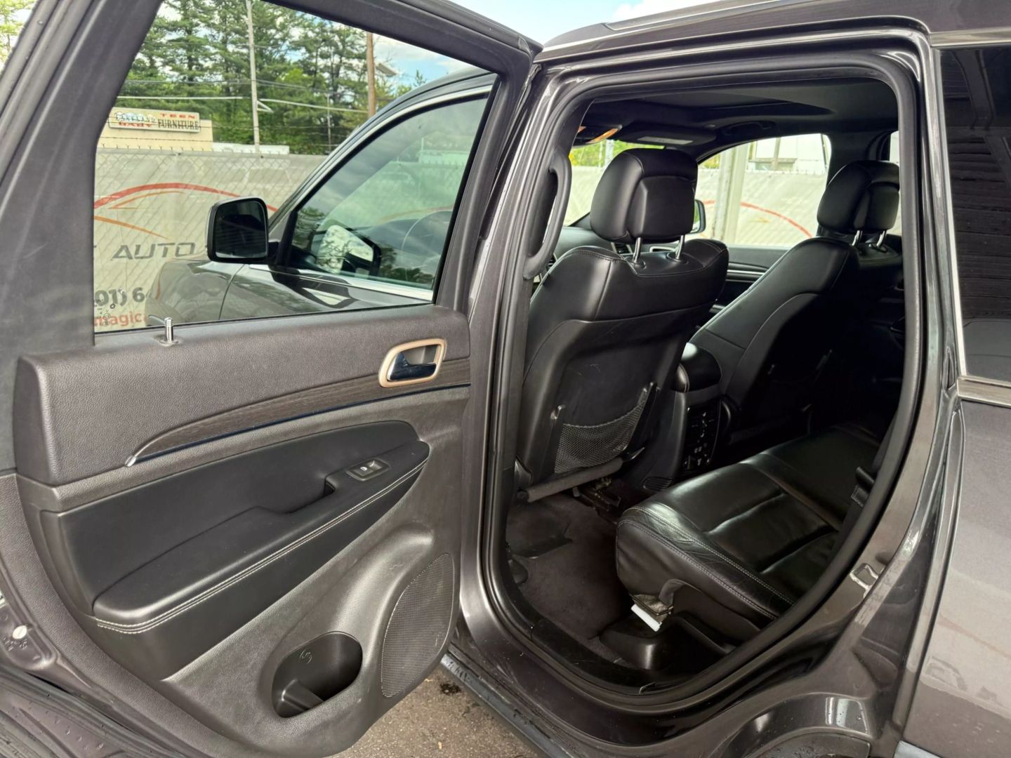 2017 Jeep Grand Cherokee - Image 17