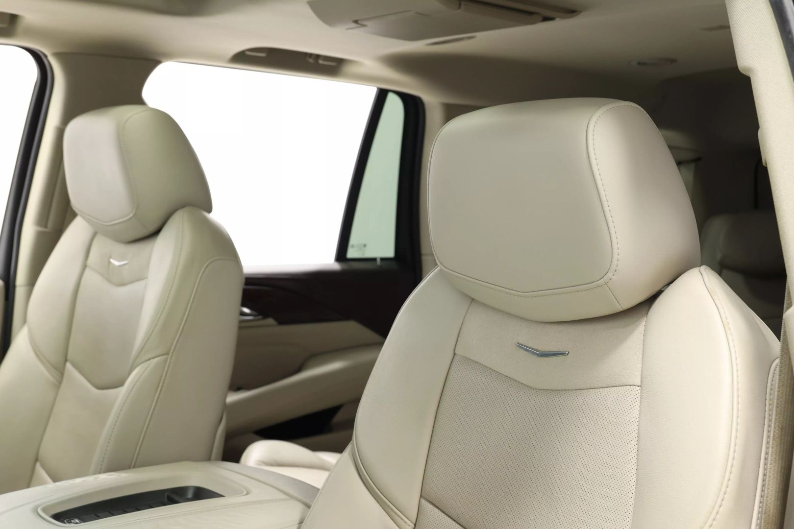 2017 Cadillac Escalade - Image 19