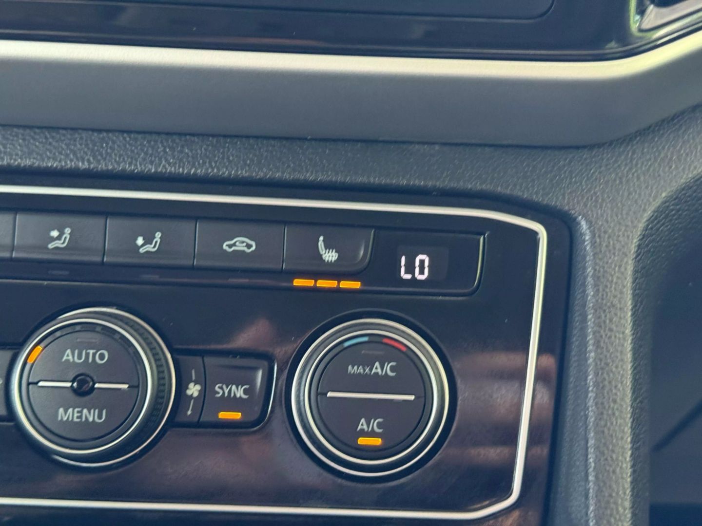 2021 Volkswagen Atlas - Image 32