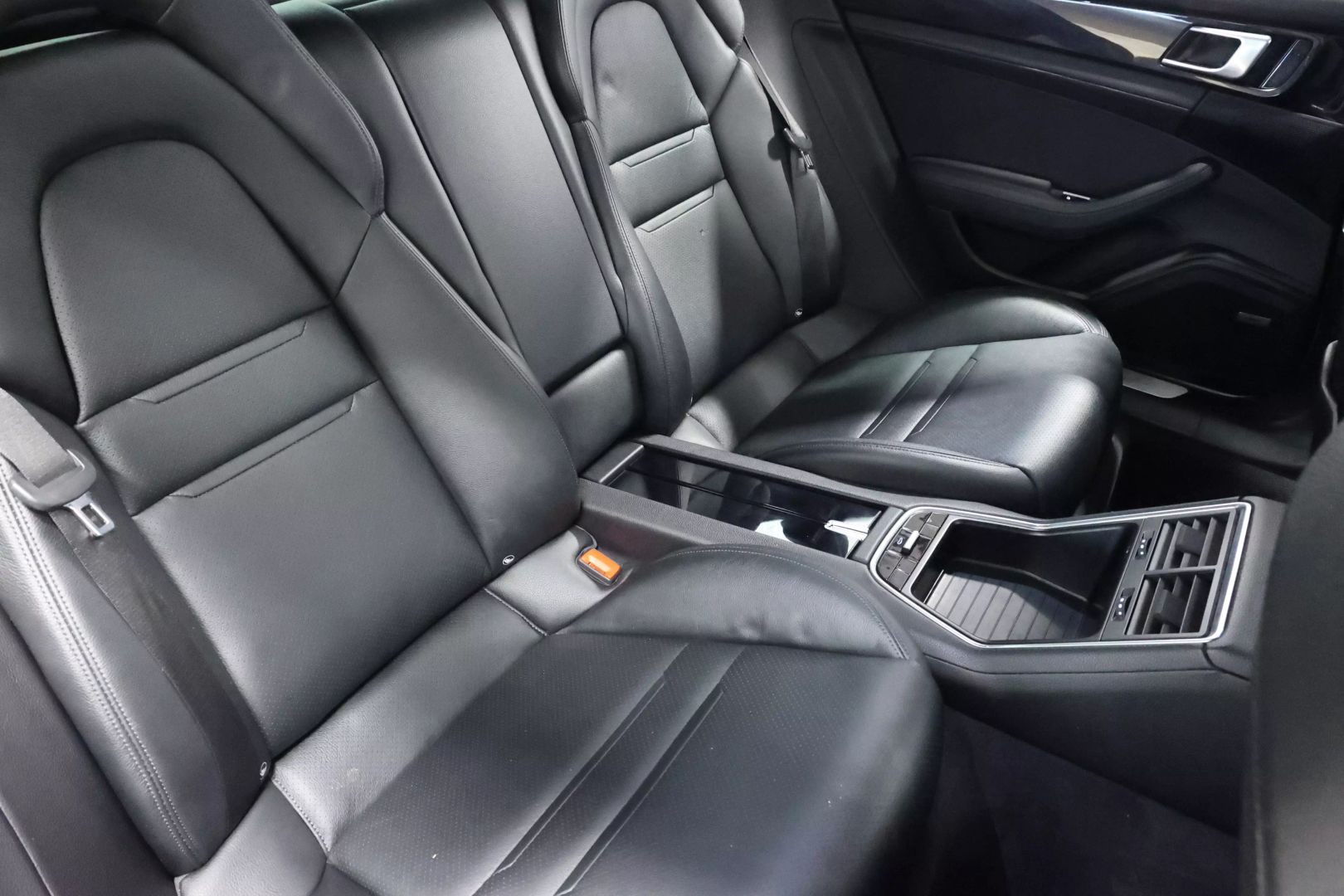 2018 Porsche Panamera - Image 76