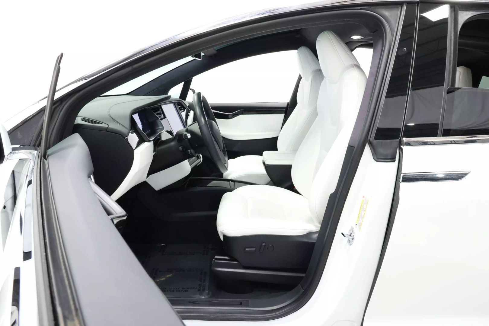 2020 Tesla Model X - Image 12