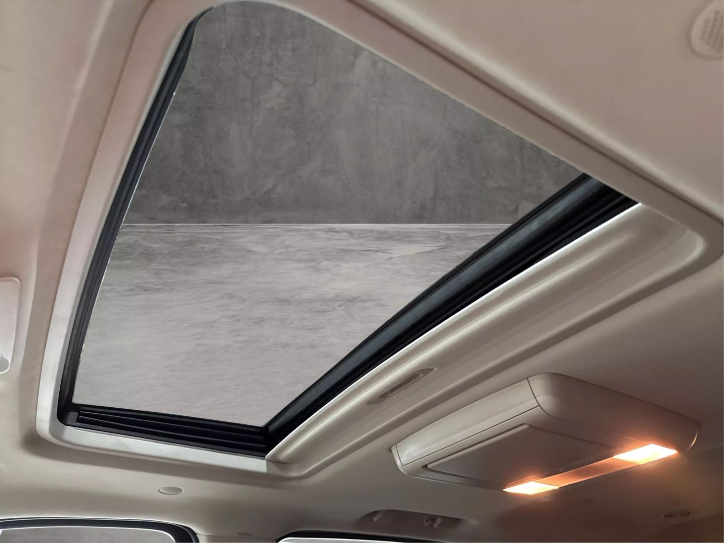 2013 Cadillac Escalade - Image 10