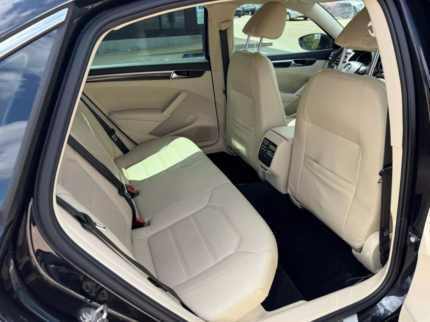 2019 Volkswagen Passat - Image 22