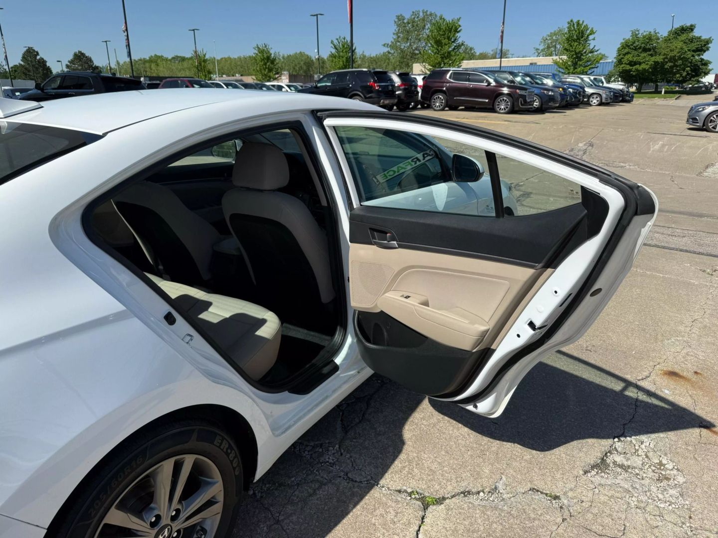 2018 Hyundai Elantra - Image 20