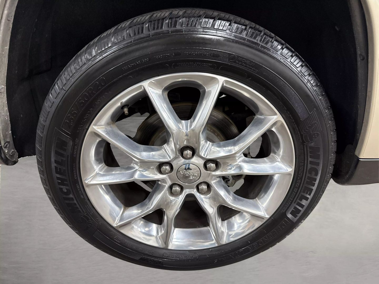 2014 Jeep Grand Cherokee - Image 16