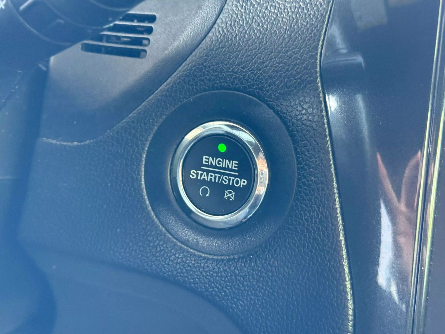 2019 Ford Explorer - Image 31