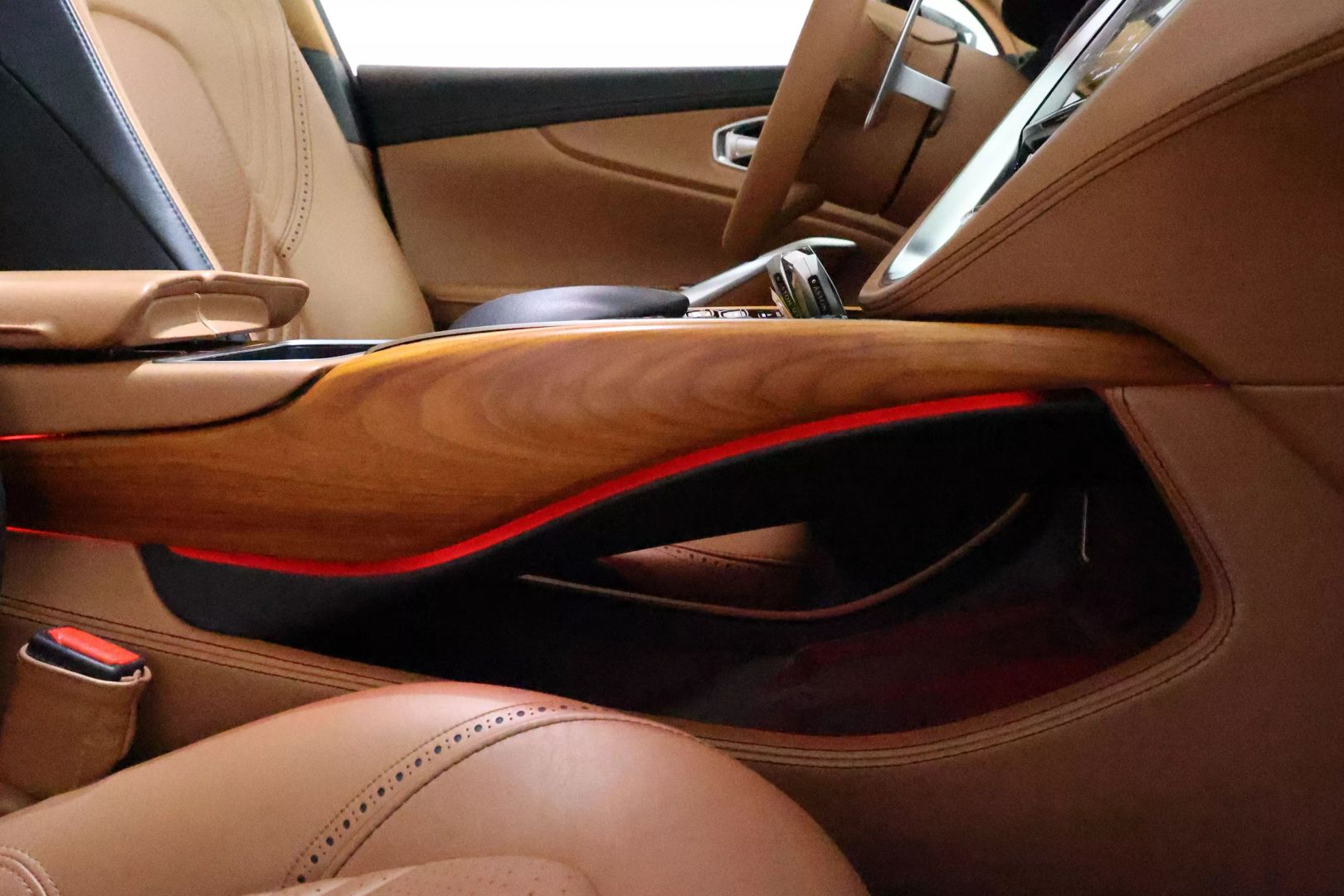 2021 Aston Martin Dbx - Image 108