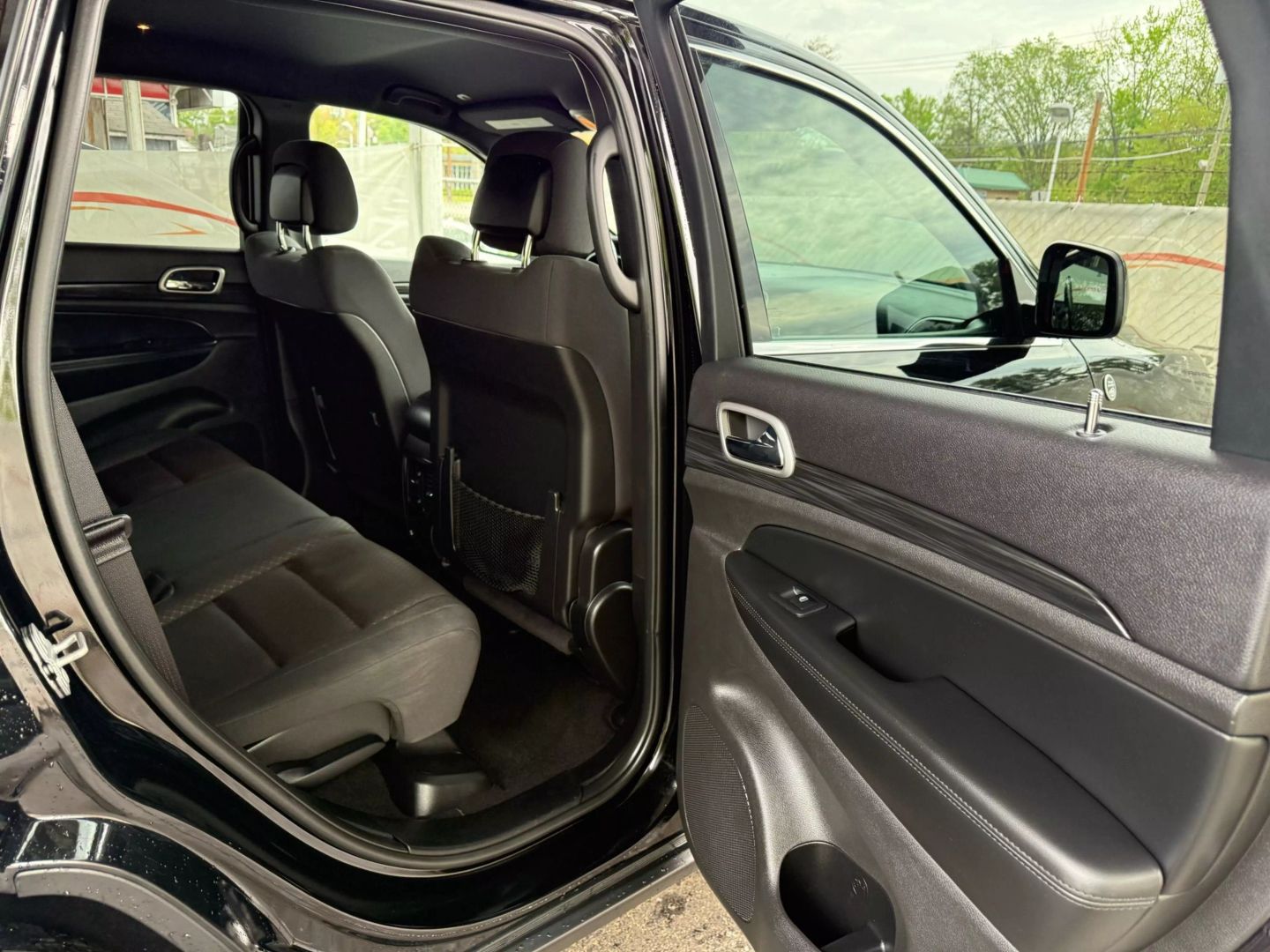 2019 Jeep Grand Cherokee - Image 19