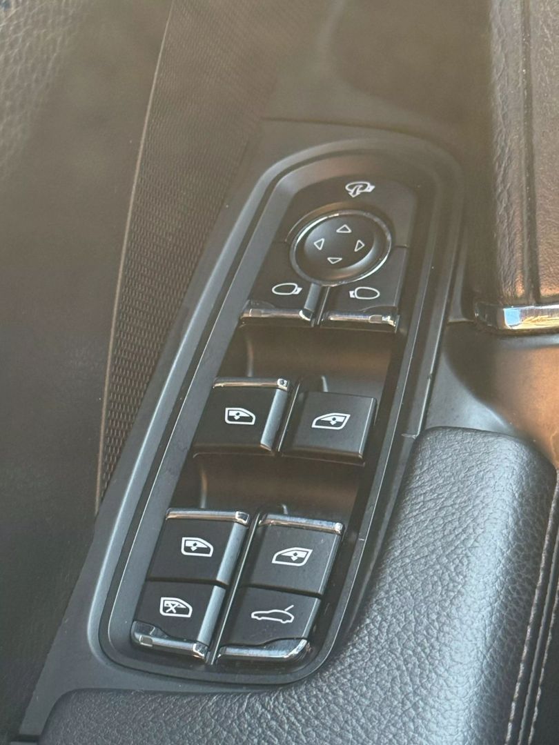2014 Porsche Cayenne - Image 42