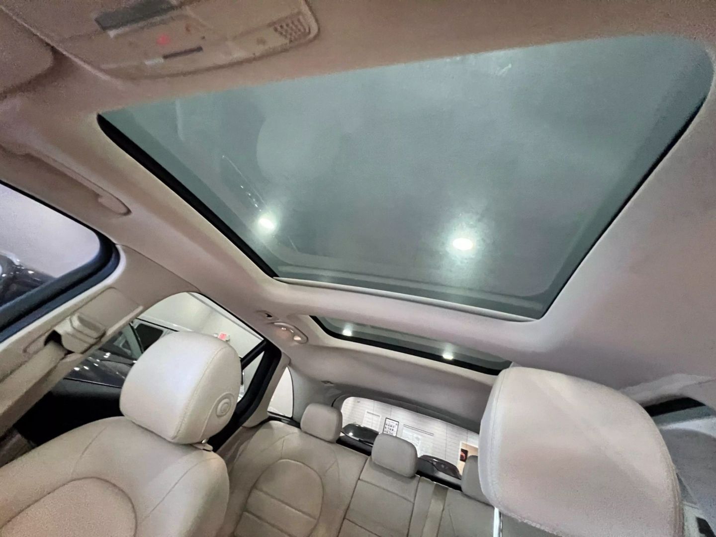 2019 Mercedes-benz Glc Glc 300 Sport Utility 4d - Image 9