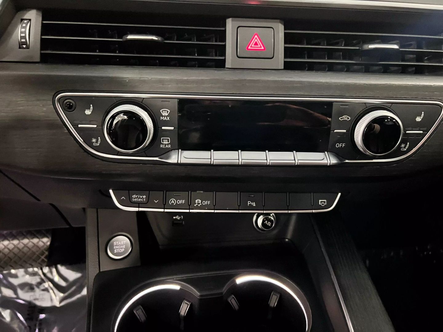 2018 Audi A4 Ultra Premium Plus Sedan 4d - Image 18