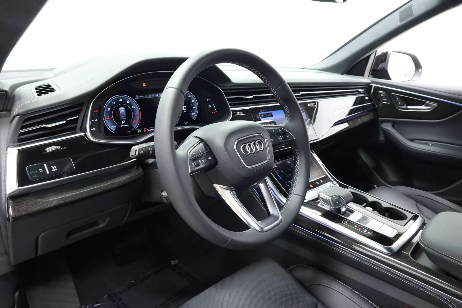 2025 Audi Q8 - Image 2