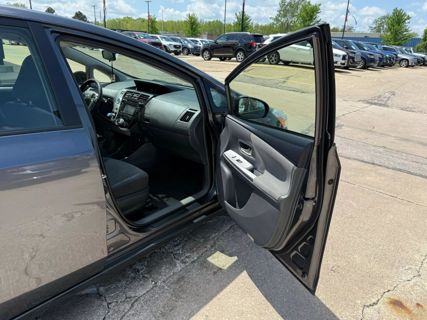 2014 Toyota Prius V - Image 23