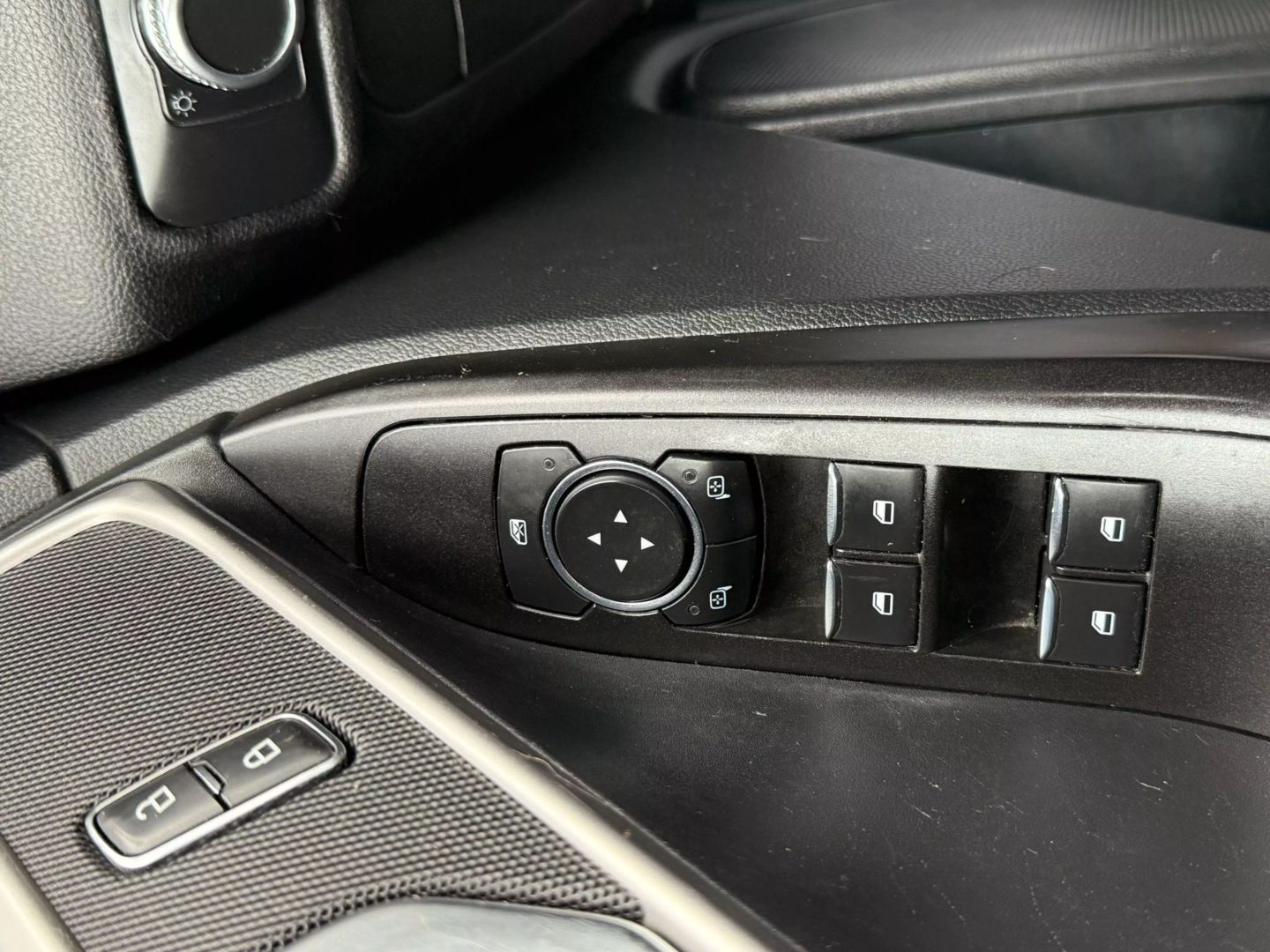 2021 Ford Explorer - Image 41