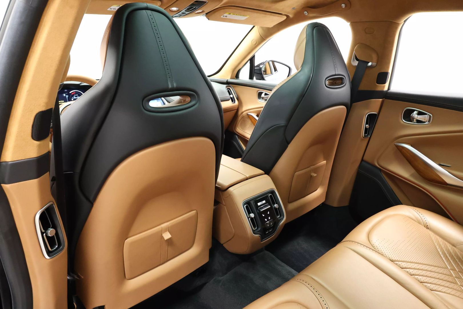 2021 Aston Martin Dbx - Image 65