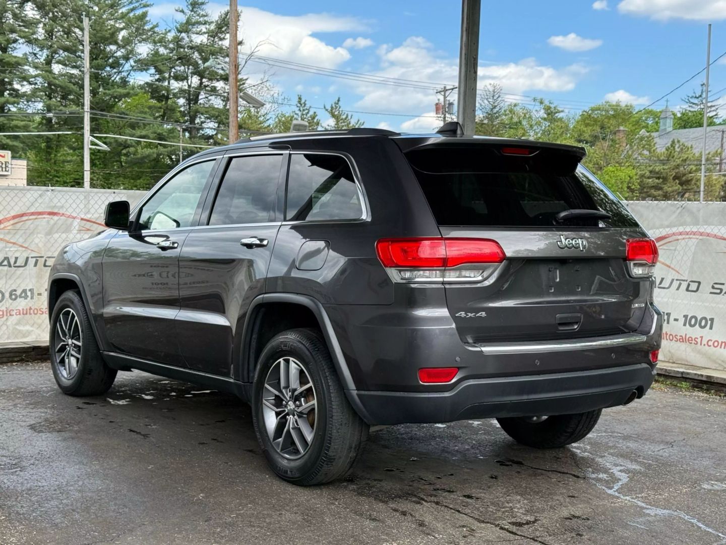 2017 Jeep Grand Cherokee - Image 9