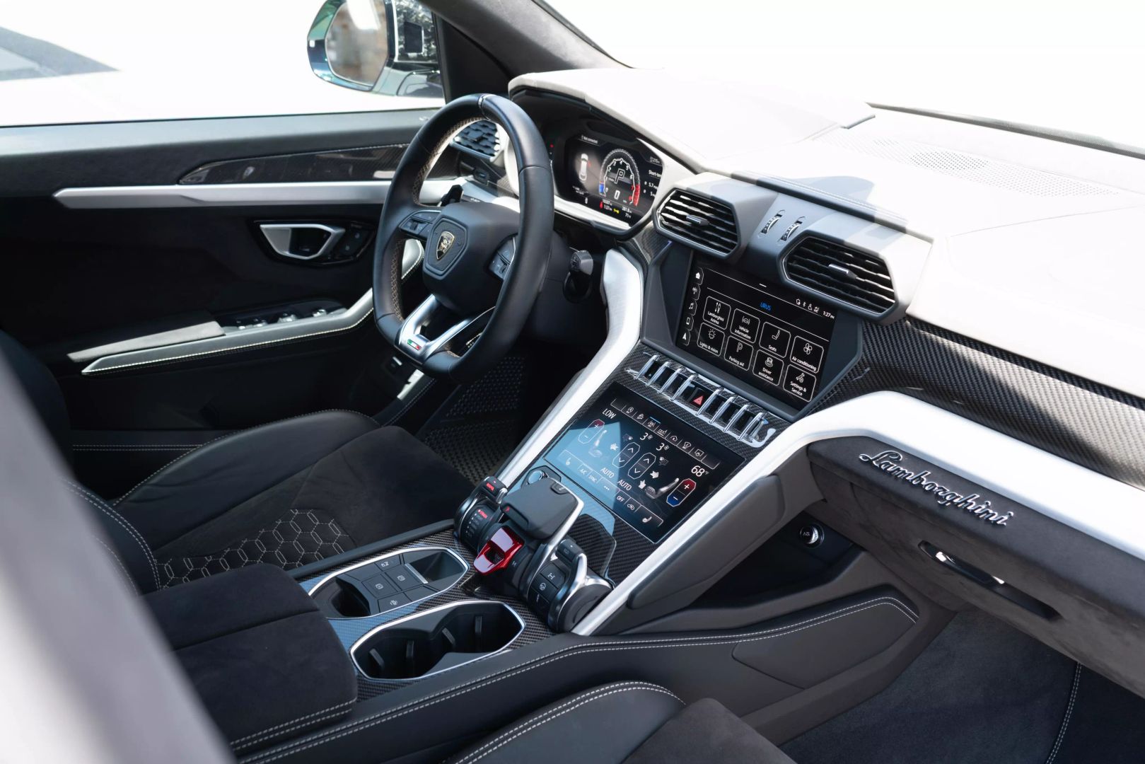 2019 Lamborghini Urus - Image 57