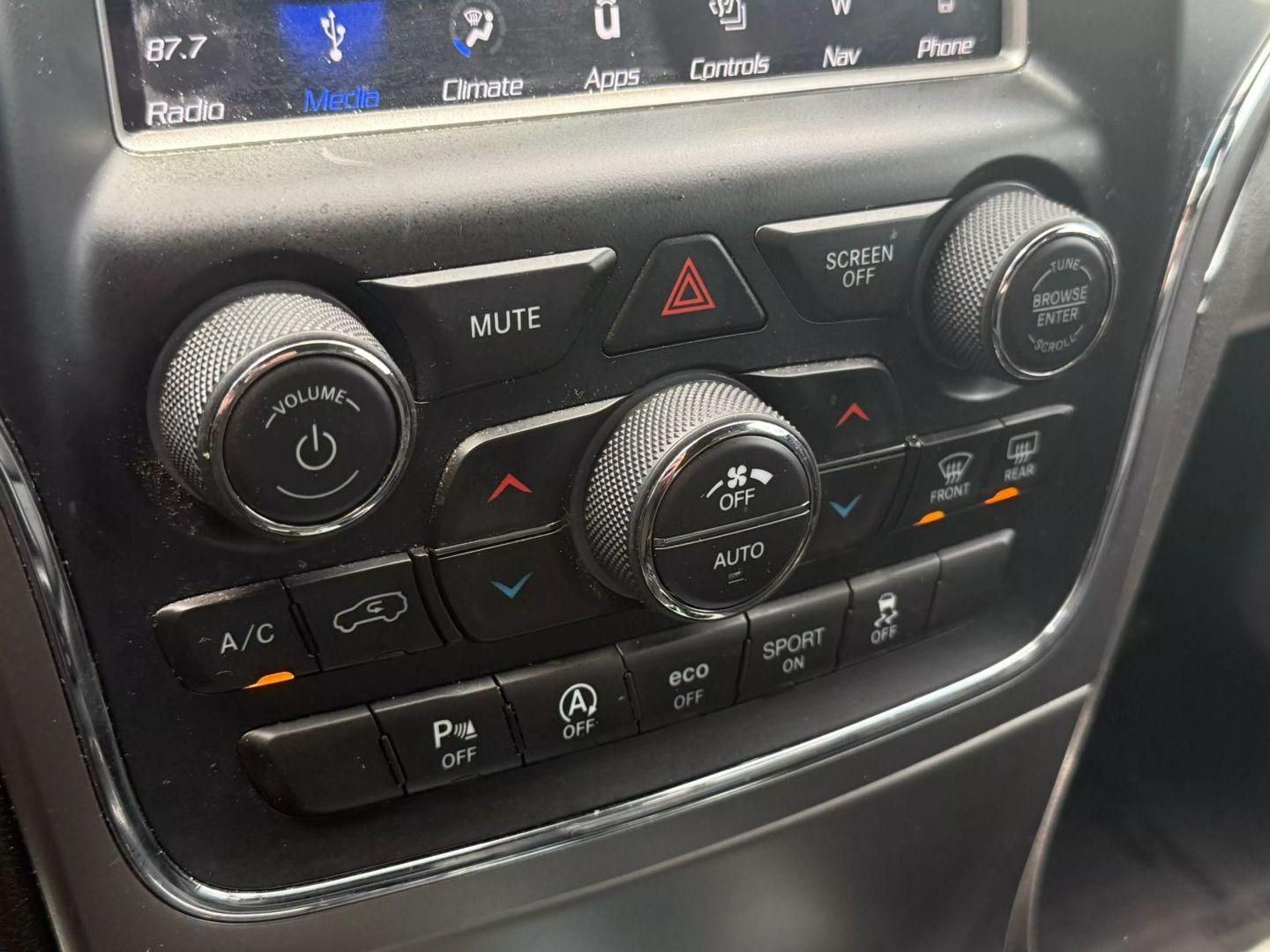 2018 Jeep Grand Cherokee - Image 50