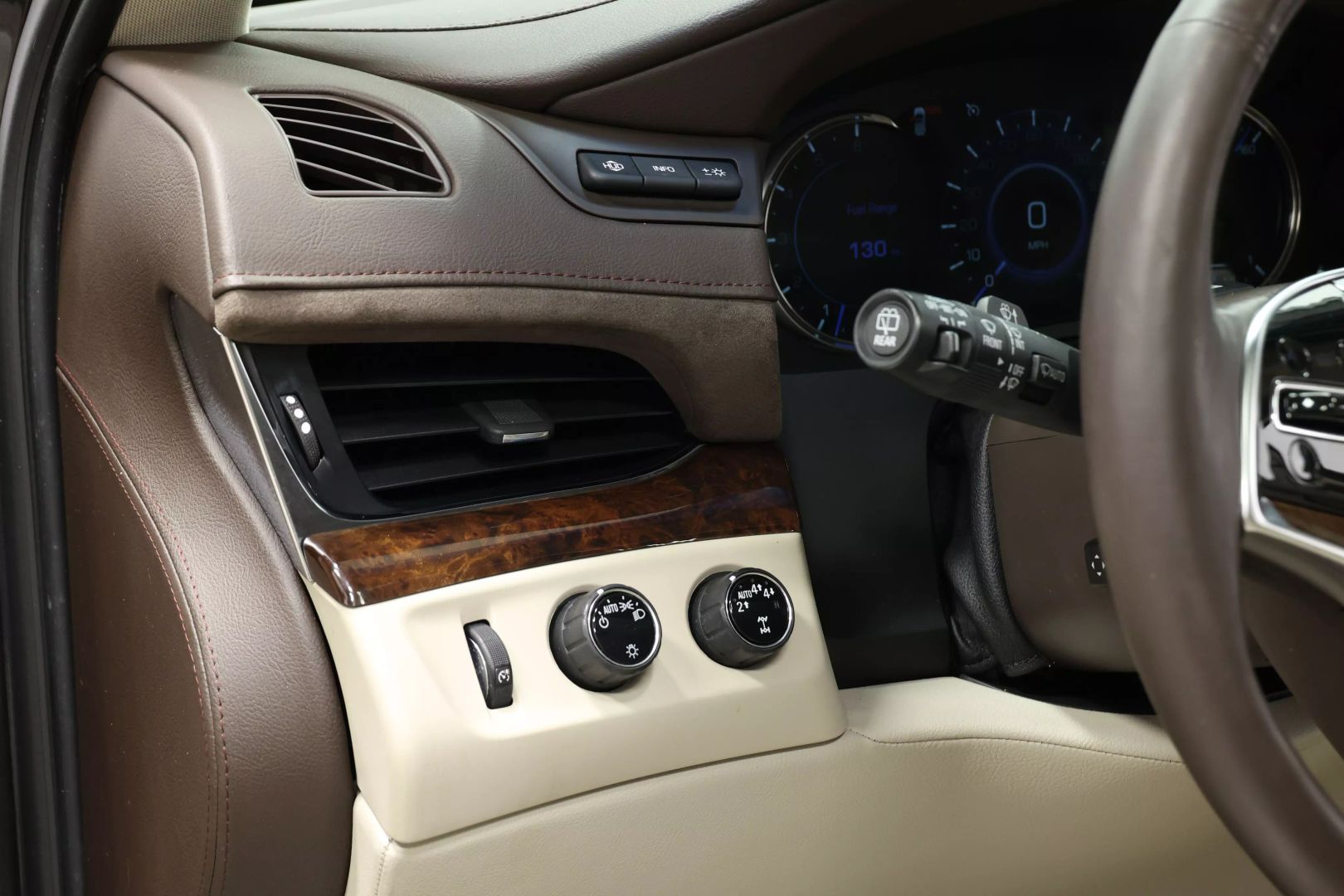 2017 Cadillac Escalade - Image 22