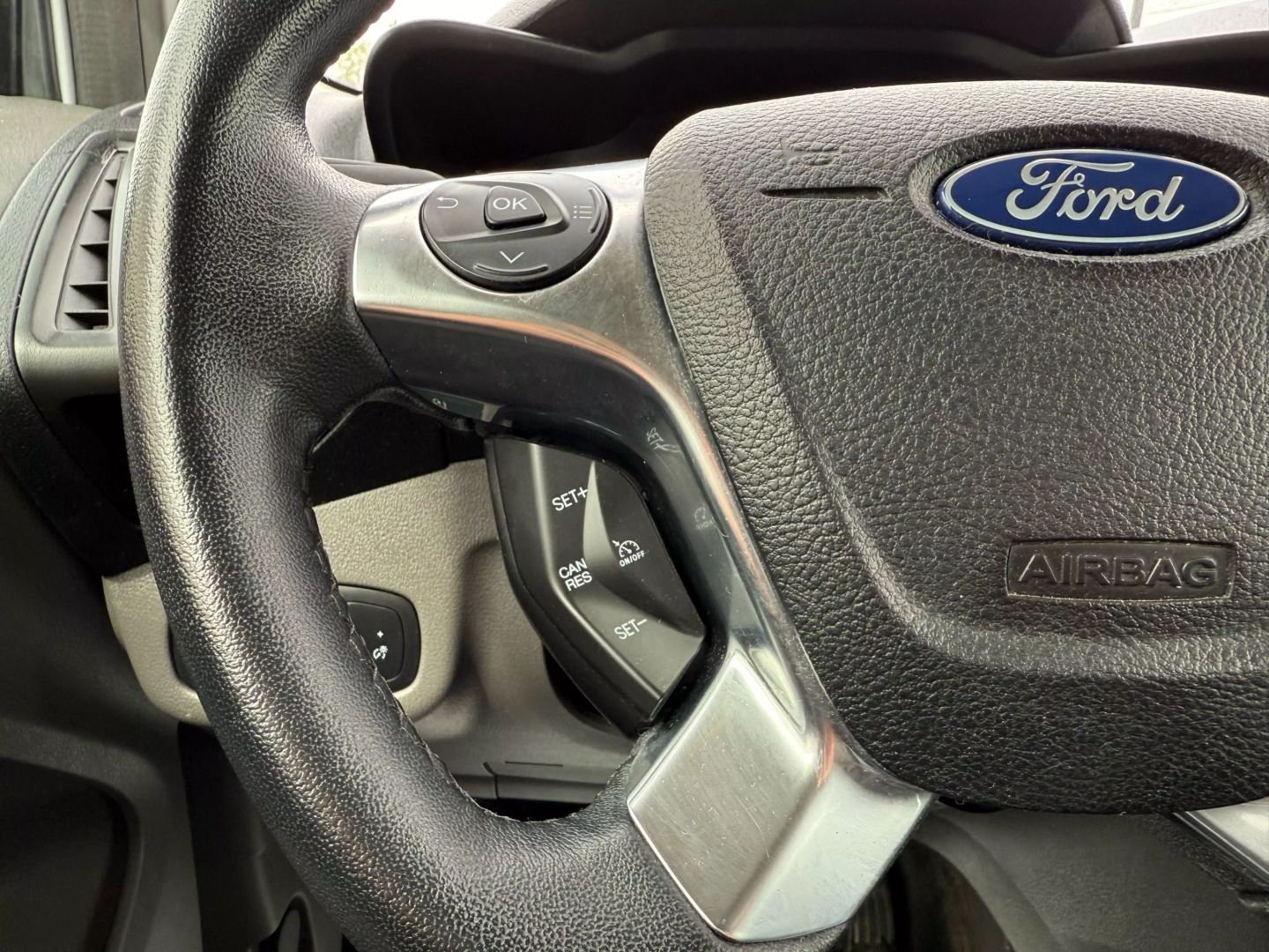 2022 Ford Transit Connect Cargo Van - Image 25