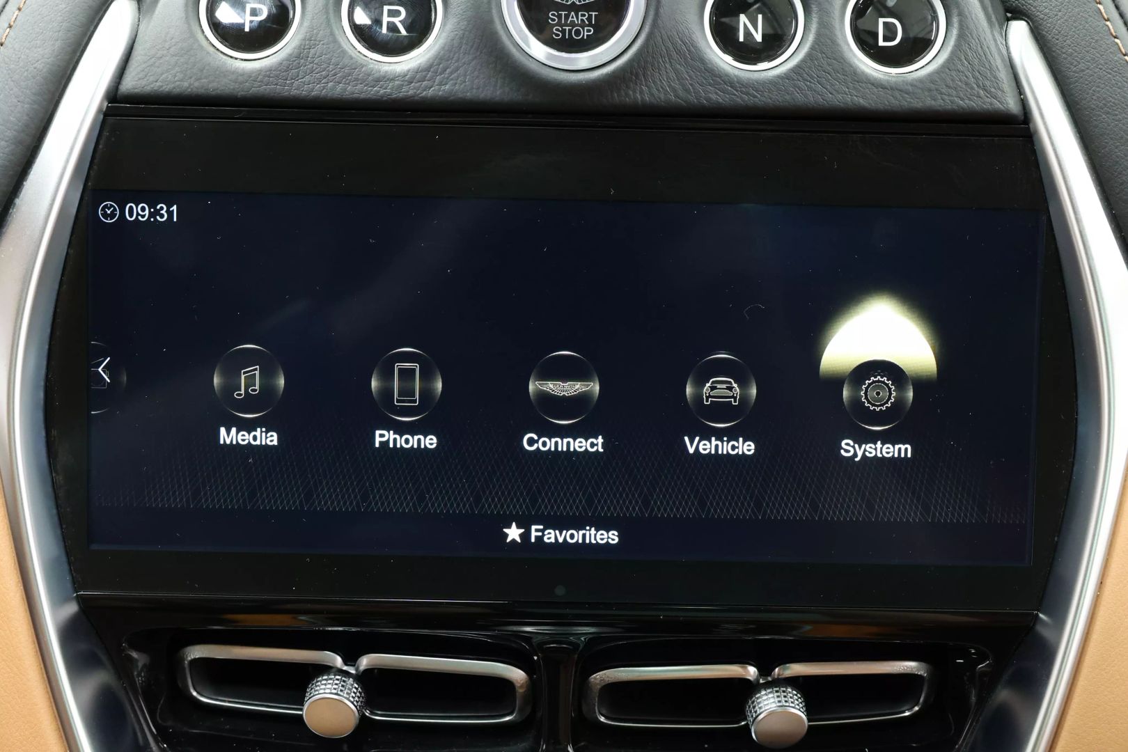 2021 Aston Martin Dbx - Image 37