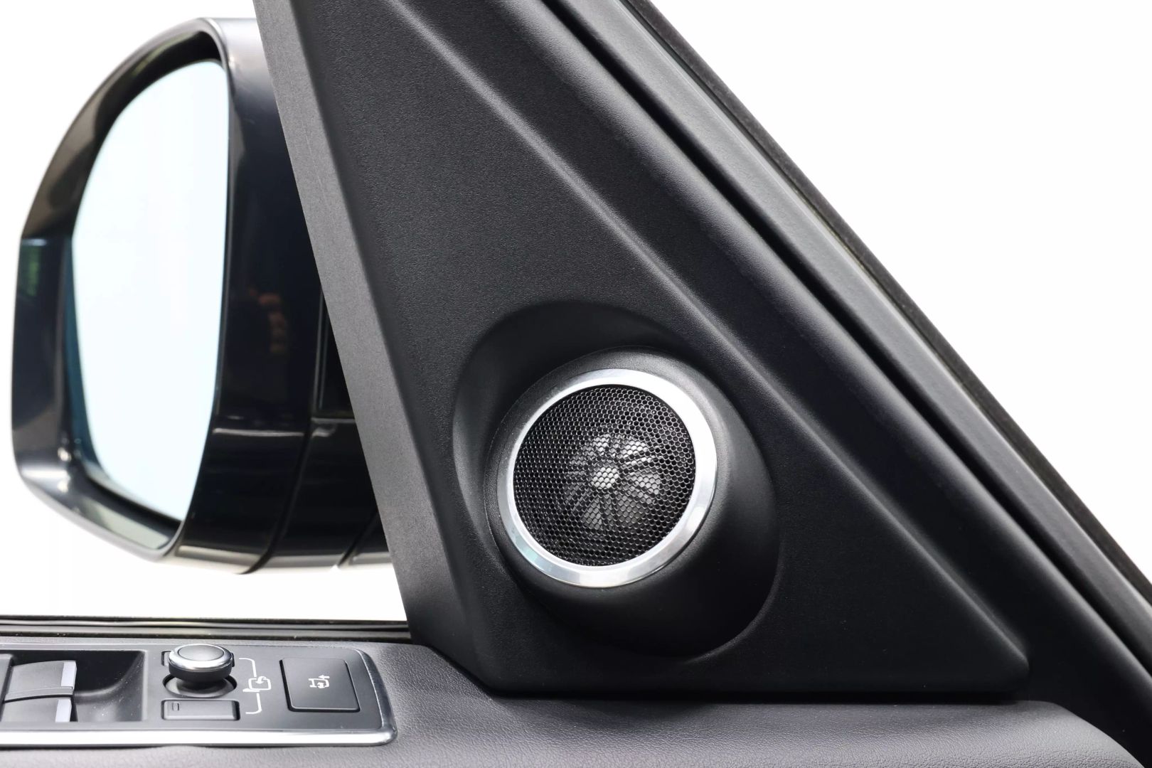 2016 Land Rover Range Rover - Image 12