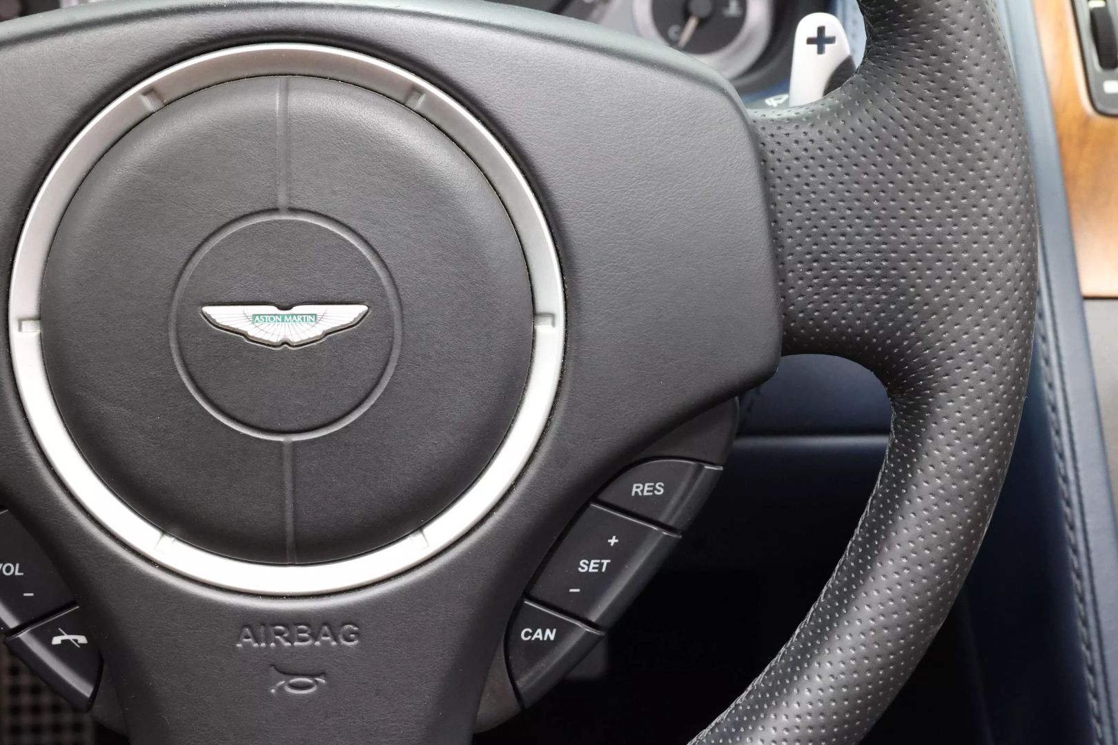 2014 Aston Martin Vantage - Image 23