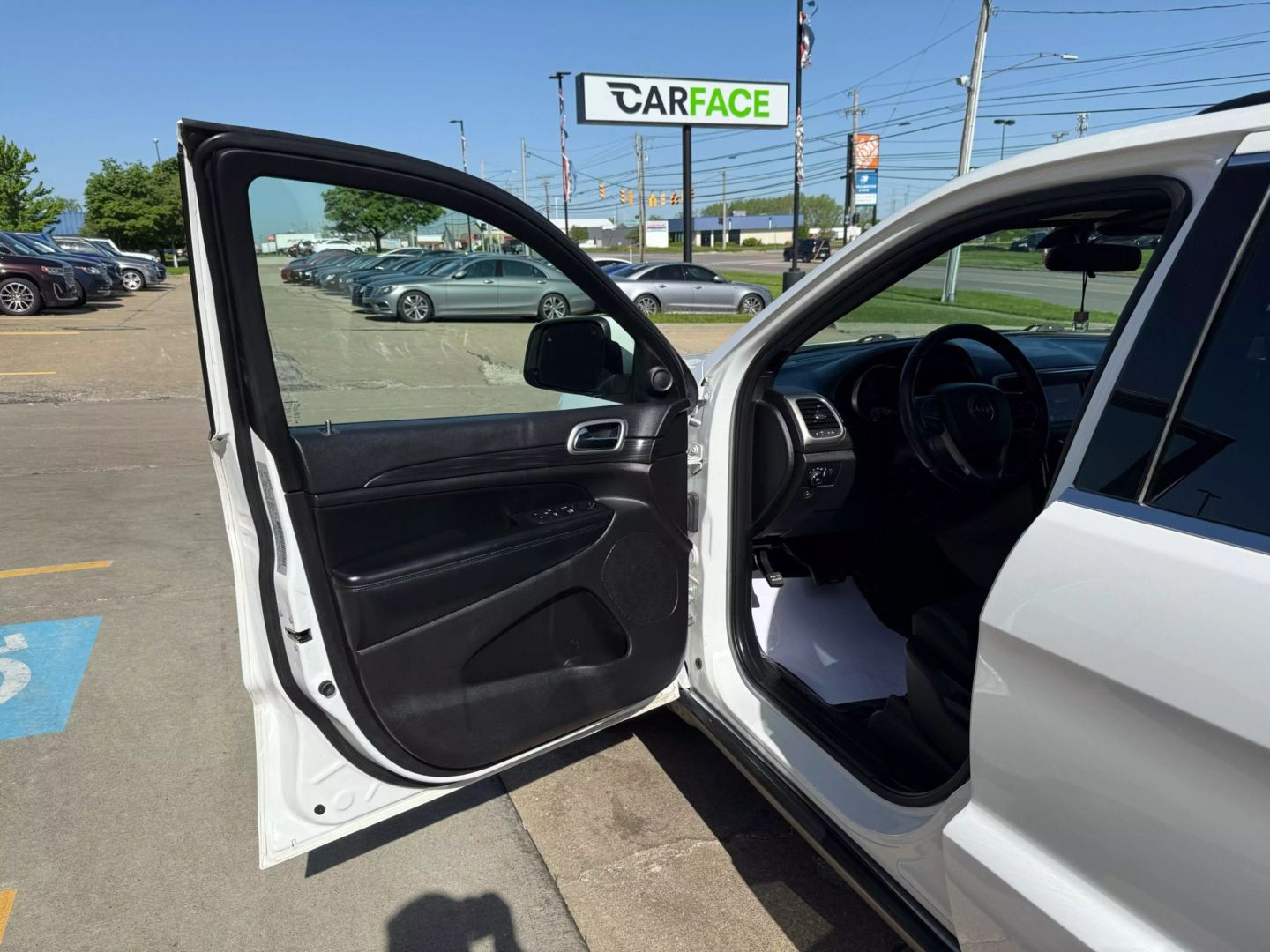 2019 Jeep Grand Cherokee - Image 17