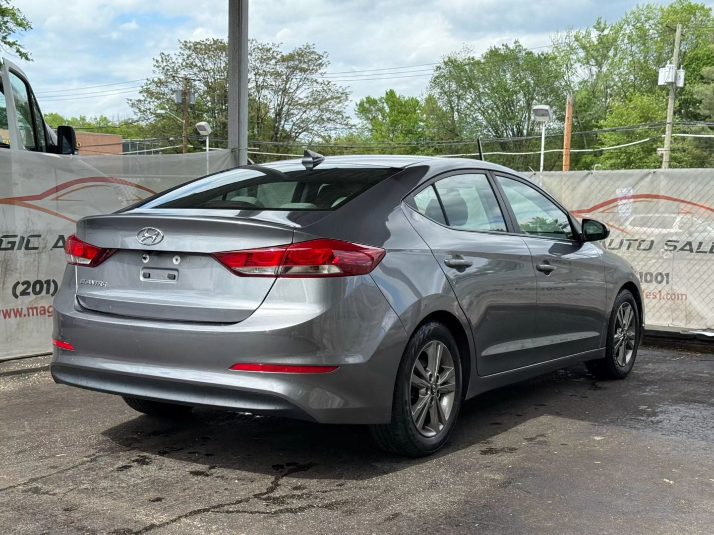 2018 Hyundai Elantra - Image 11