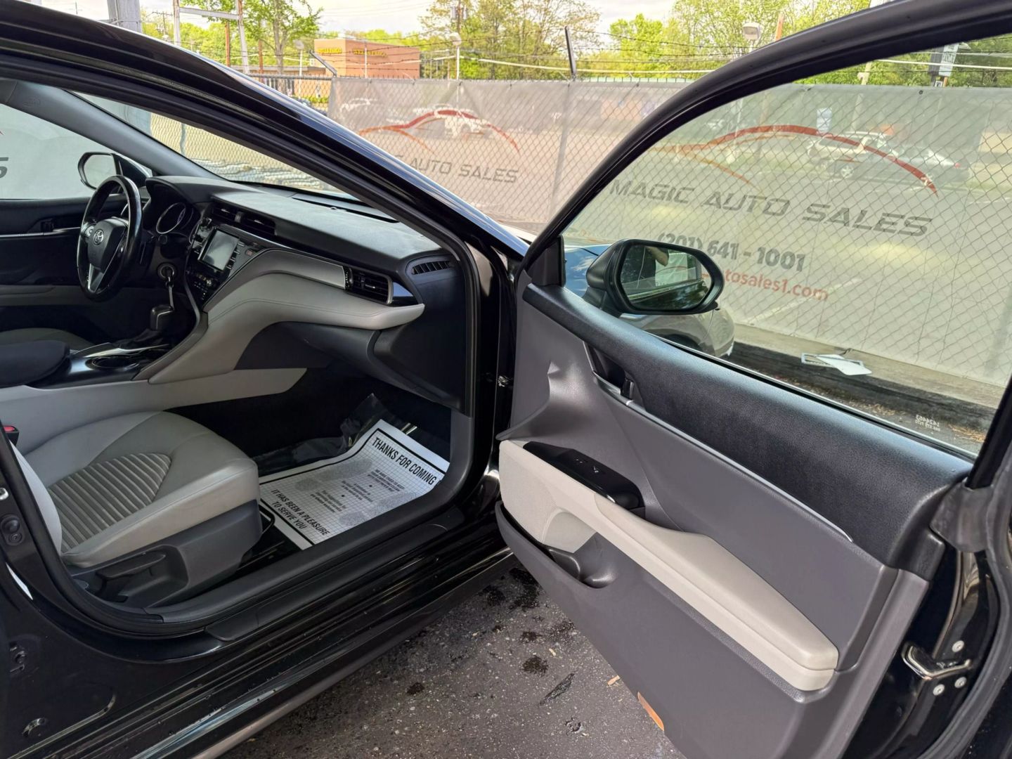 2019 Toyota Camry - Image 24