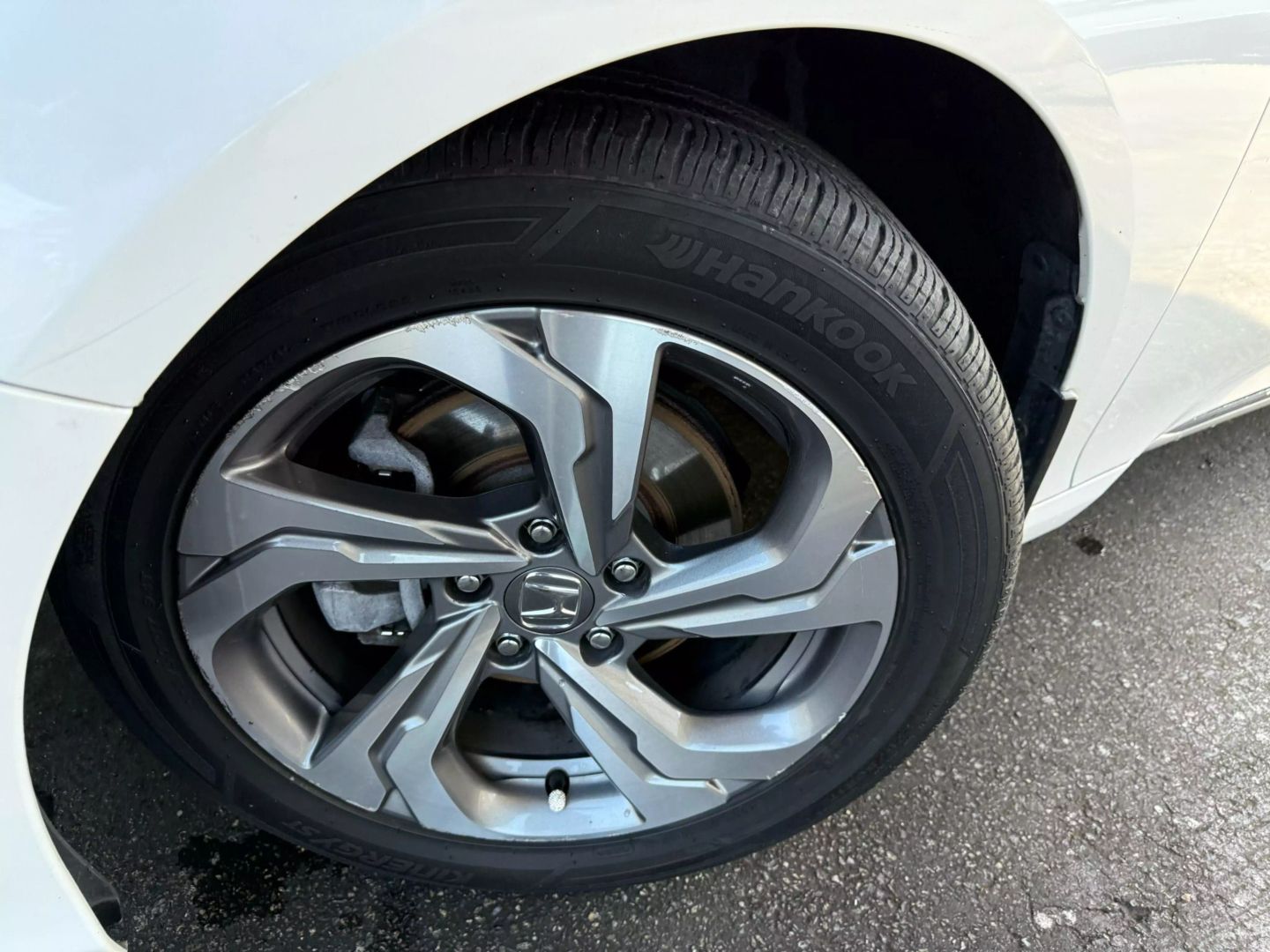 2018 Honda Accord - Image 40