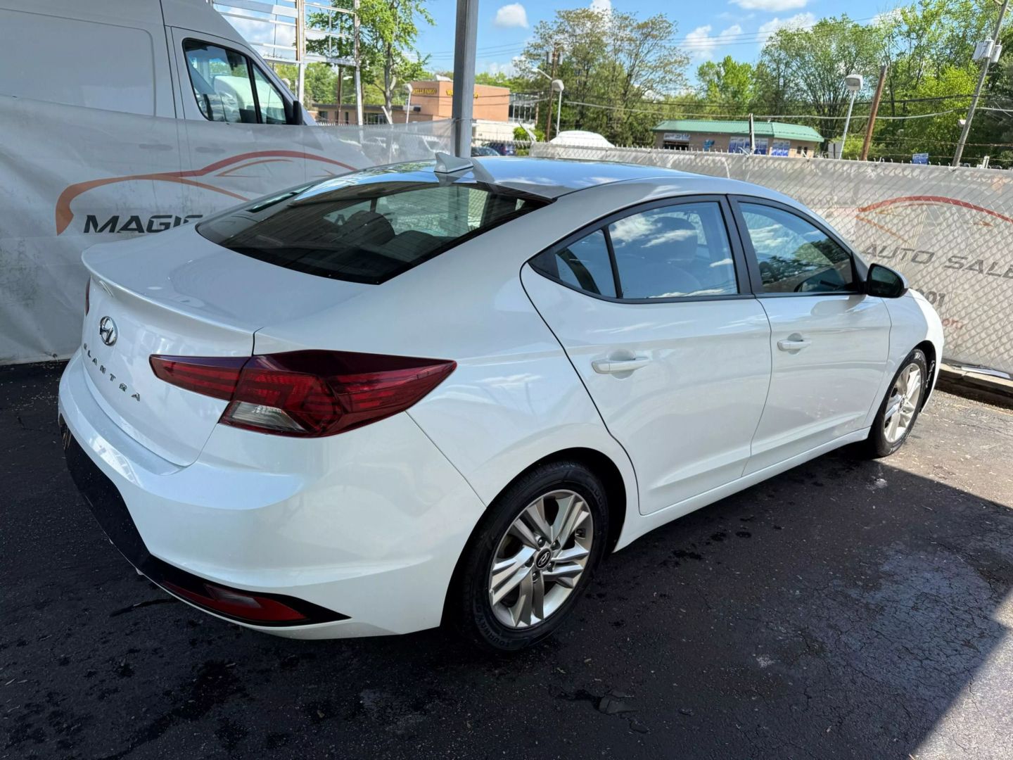 2019 Hyundai Elantra - Image 13