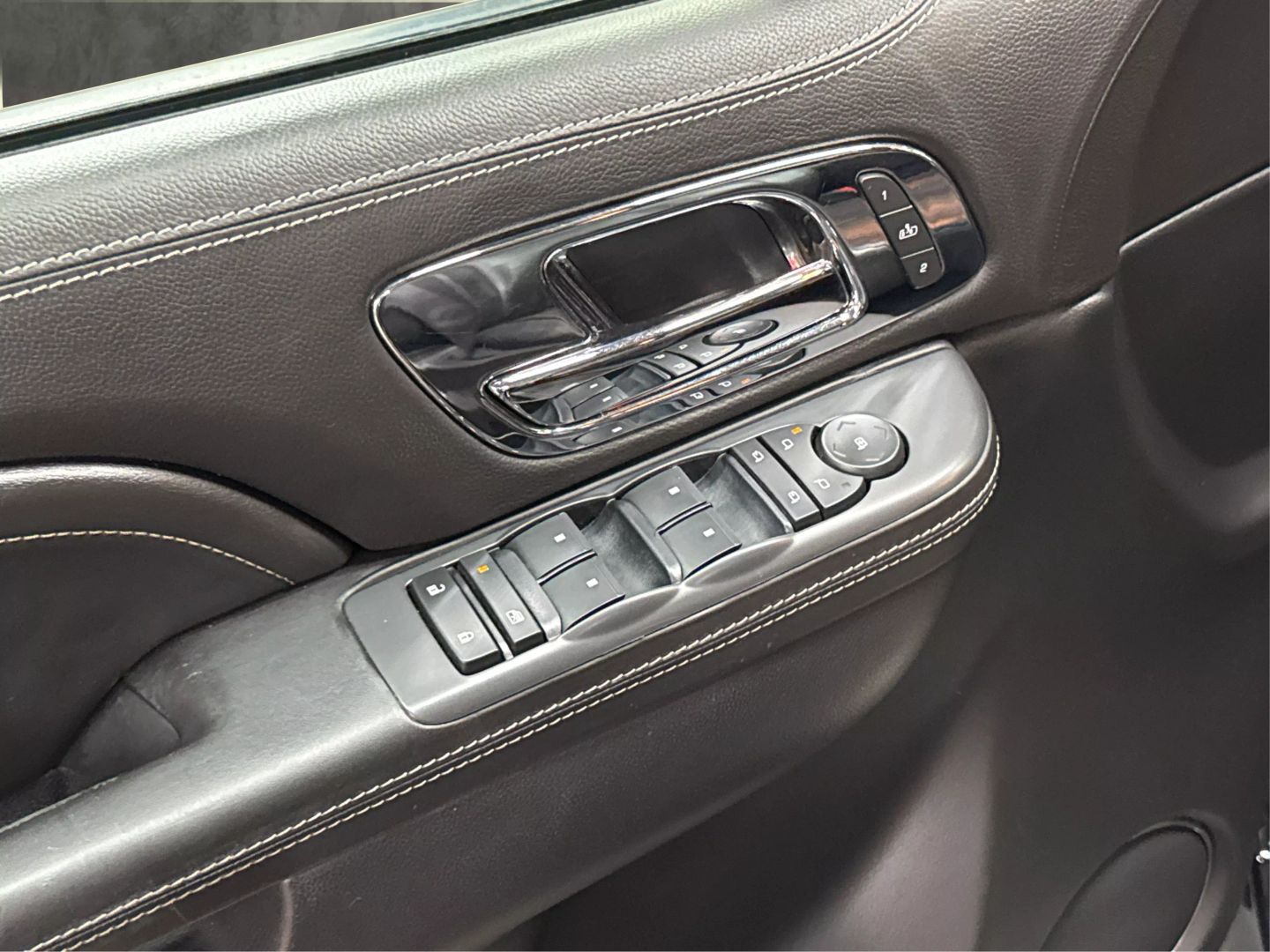 2013 Cadillac Escalade - Image 26