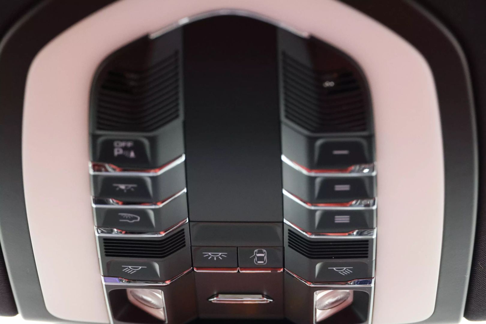 2021 Porsche Macan - Image 42