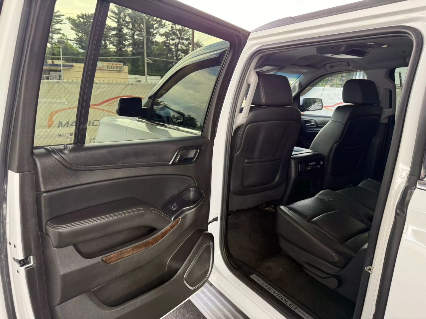 2015 Chevrolet Suburban - Image 17