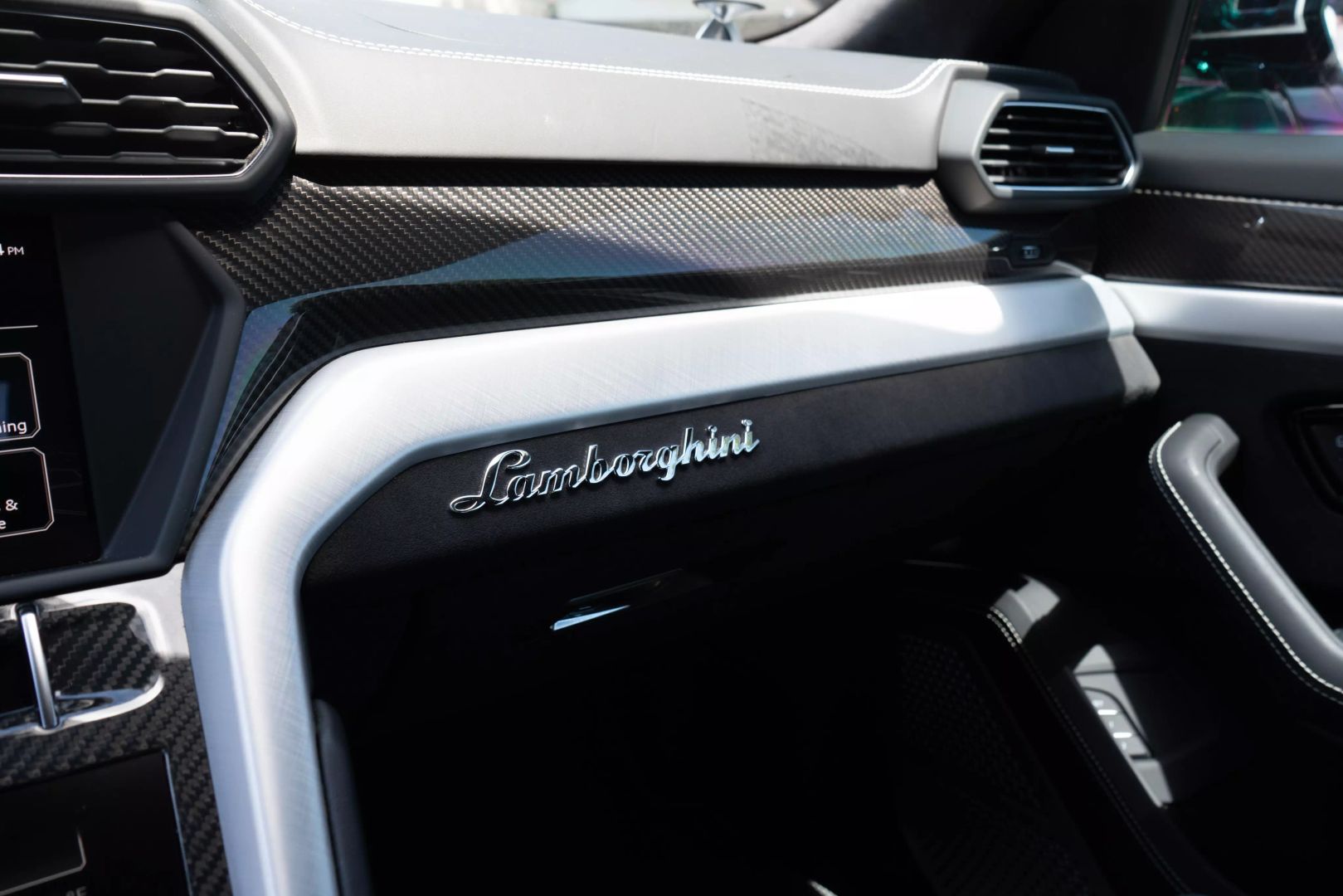 2019 Lamborghini Urus - Image 45