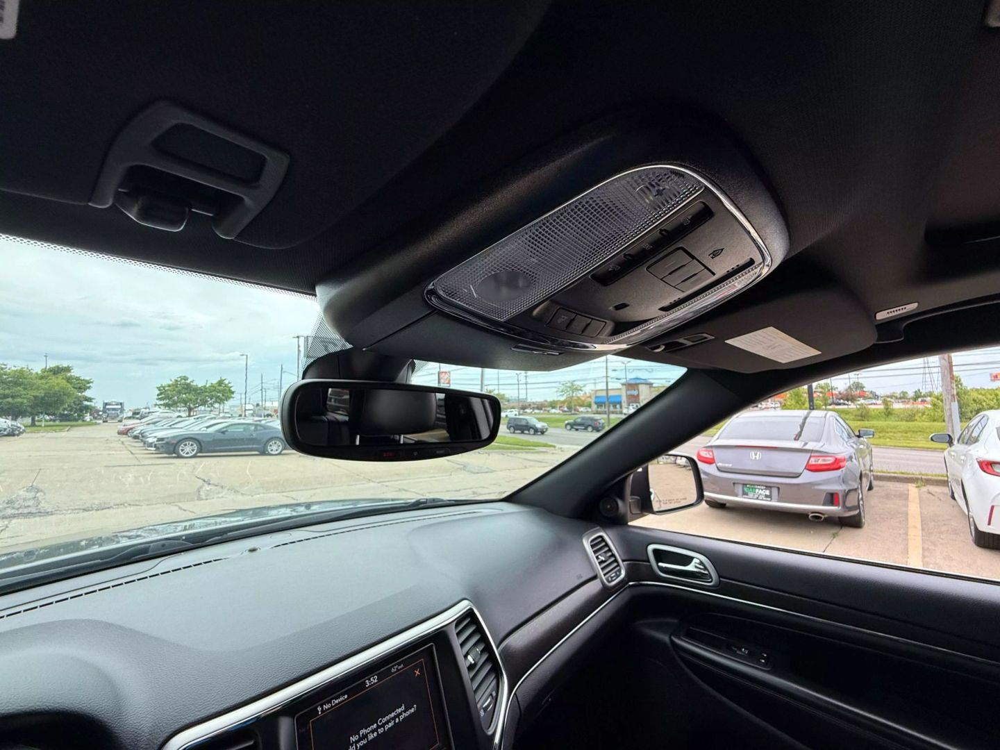 2018 Jeep Grand Cherokee - Image 56