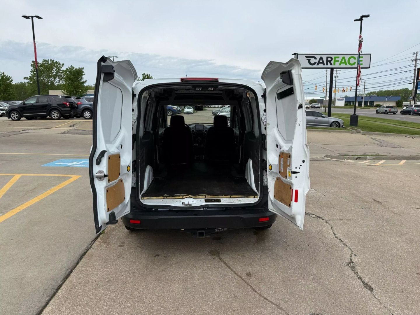 2022 Ford Transit Connect Cargo Van - Image 18