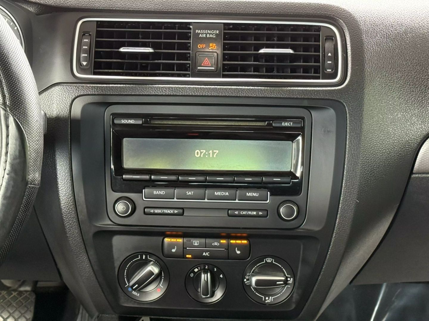 2015 Volkswagen Jetta - Image 28