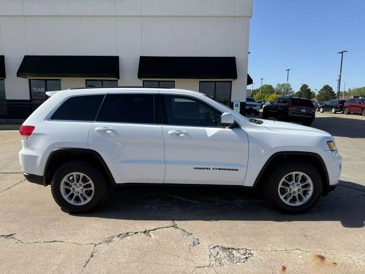 2019 Jeep Grand Cherokee - Image 16