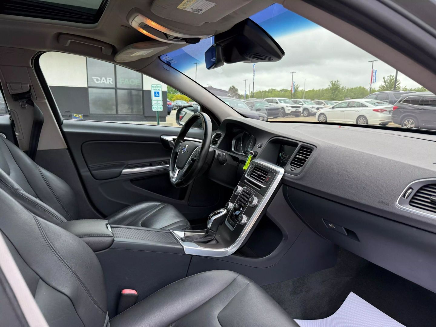 2016 Volvo S60 - Image 24
