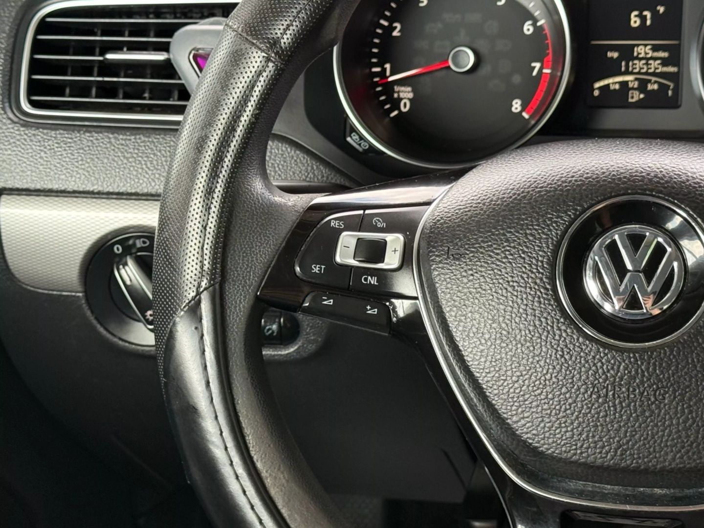 2015 Volkswagen Jetta - Image 34