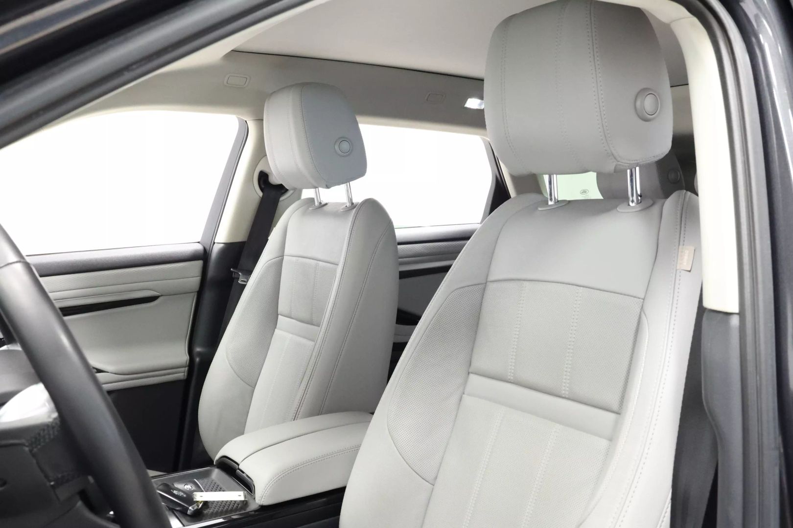 2020 Land Rover Range Rover Evoque - Image 18