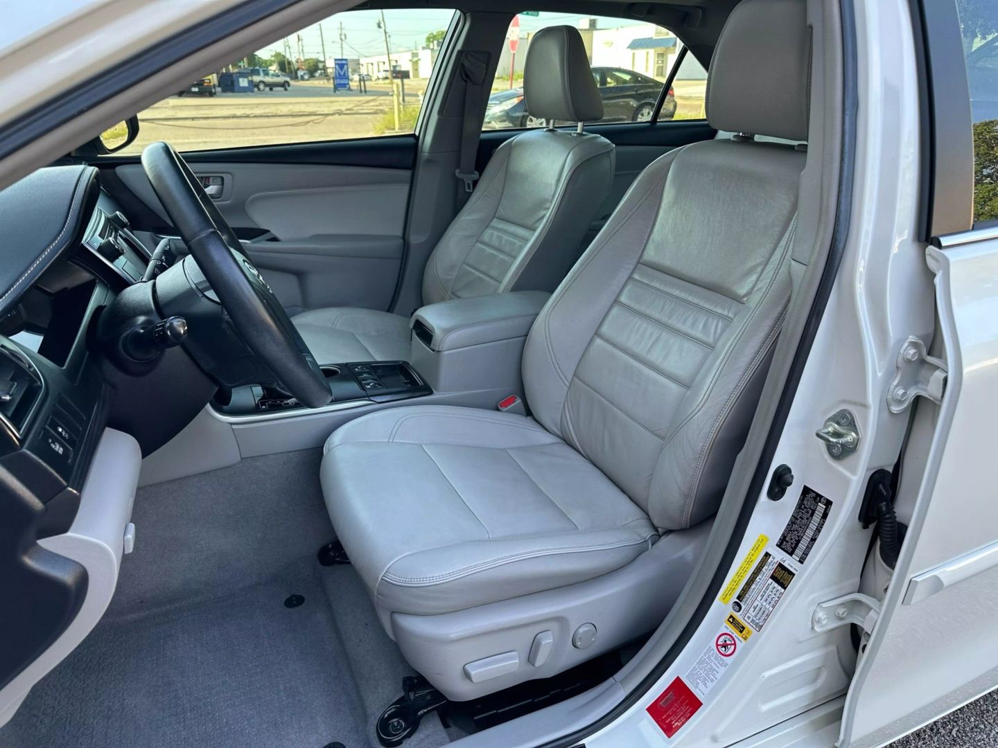 2015 Toyota Camry - Image 20