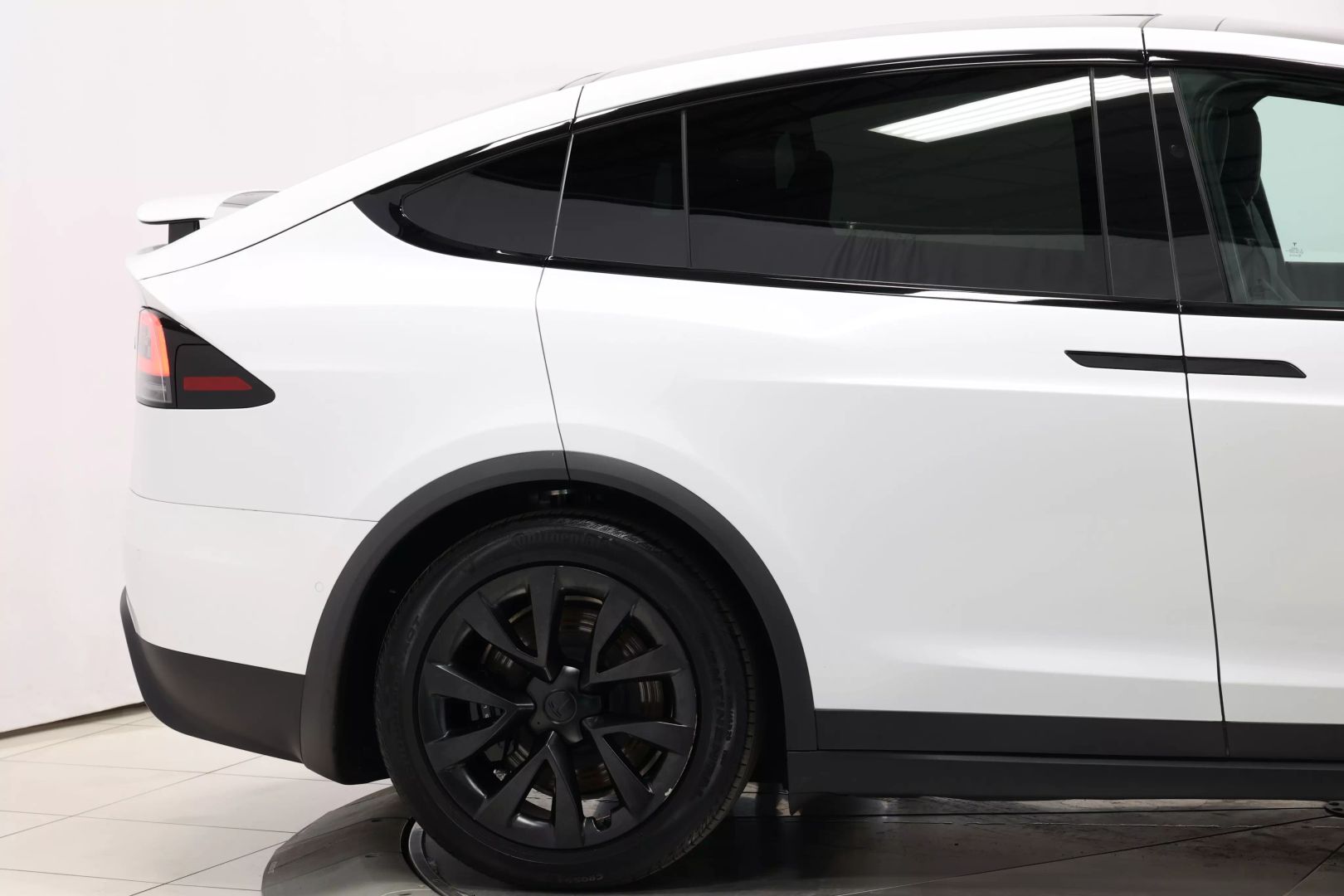 2022 Tesla Model X - Image 61